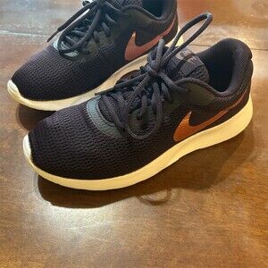Nike Tanjun Women's Running Shoes Burgundy Ash/Rose Gold Size 7.5